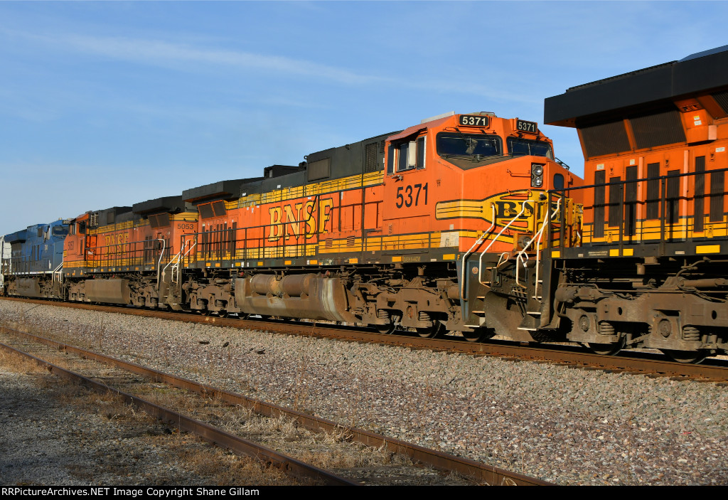 BNSF 5371 Roster shot.